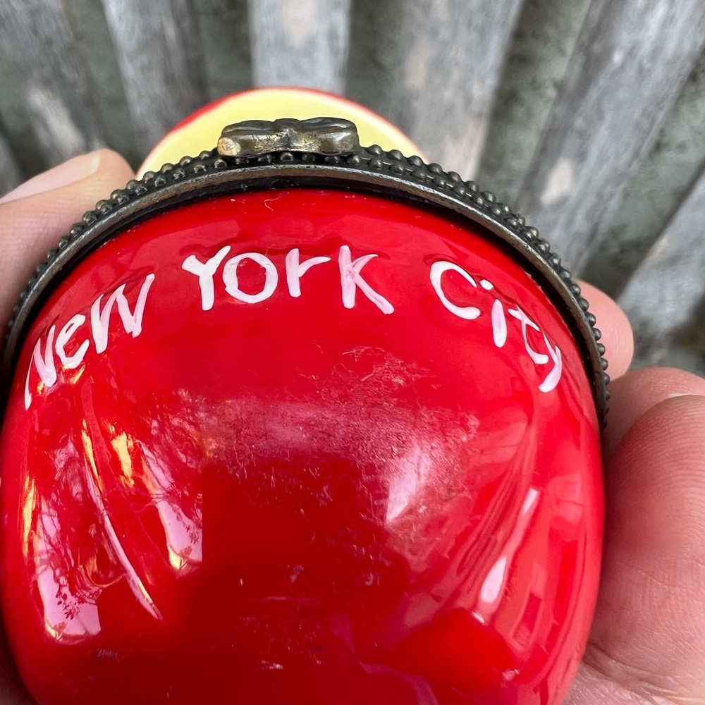 Yarto Porcelain New York City Trinket Box 4” Red Apple Home Decor Cute - Picture 6 of 7
